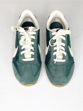 Nike Pacific Sneaker Green Size 7.5 Like new